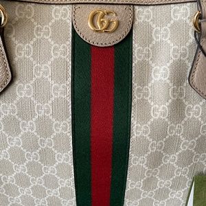 Gucci tote never used